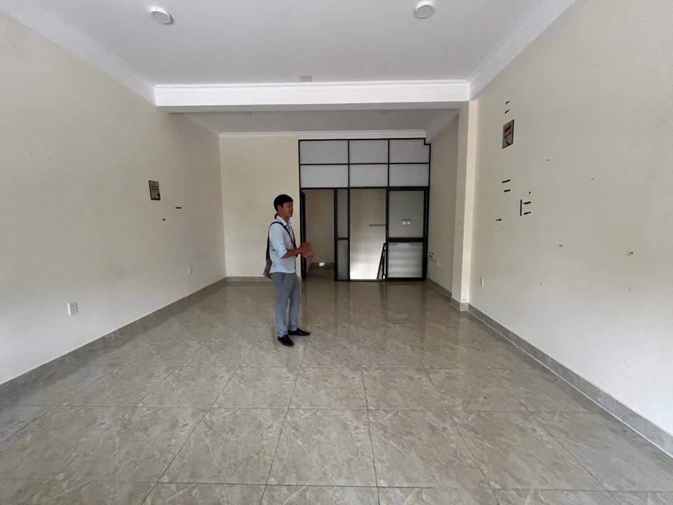 Cho thuê mặt bằng trệt lầu Vincom 550 Dĩ An 100m² - Không gian kinh doanh lý tưởng!