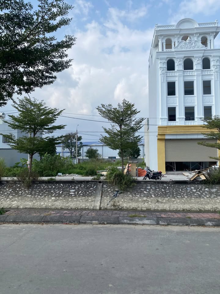 Đất nền mặt tiền Quang Tiền 92m² giá 3.7 tỷ - Vị trí đắc địa gần trung tâm hành chính!