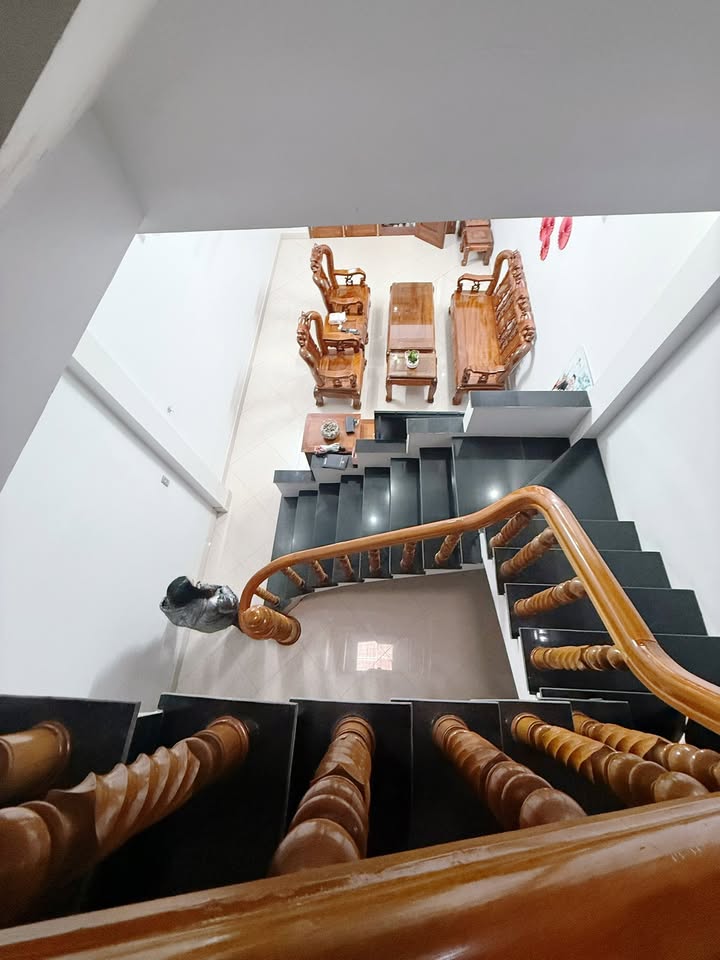 Nhà 3 tầng Minh Khai 80m² giá 3 tỷ - Khu vực an ninh tốt, tiện ích đầy đủ!