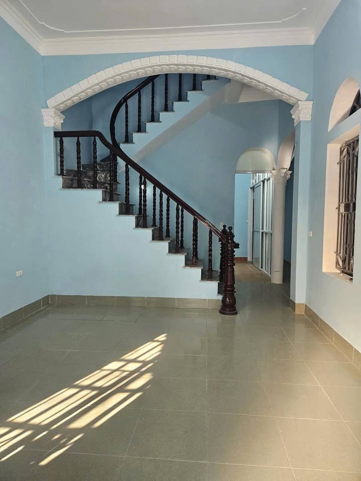 Nhà 2 tầng Mỹ Tân 148m² giá 3 tỷ - Sân vườn thoáng mát, ô tô vào tận nơi!