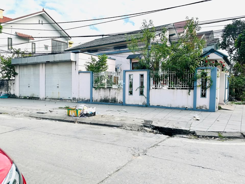 Nhà phố mái thái 300m² tại khu đô thị mới Diêm Thuỷ - Giá chỉ 8.7 tỷ thương lượng!