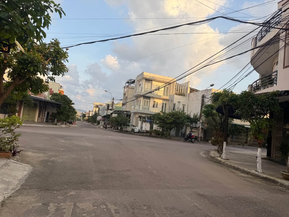 Nhà phố Lê Đại Cang, Quy Nhơn 500m² giá 3.2 tỷ - Lô kề góc sạch đẹp, sẵn sàng ở ngay!