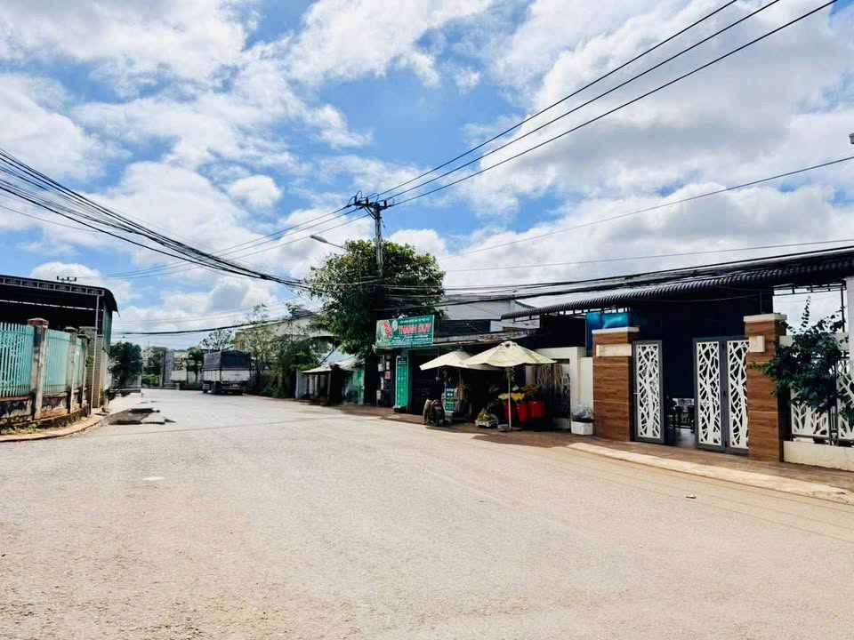 Lô đất 3 mặt tiền kinh doanh Y Moan - Buôn Ma Thuột 96.5m² giá 4.3 tỷ - Cơ hội đầu tư tuyệt vời!