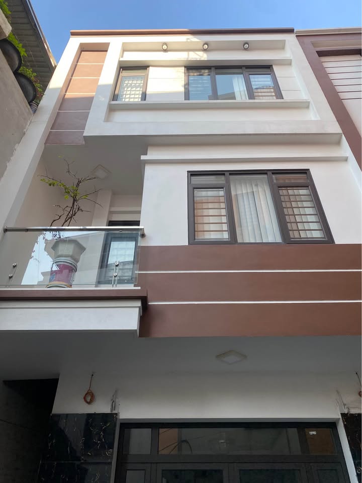 Nhà 3 tầng 68m² tại Cao Thắng, Hạ Long - Đầy đủ công năng, giá 3 tỷ!