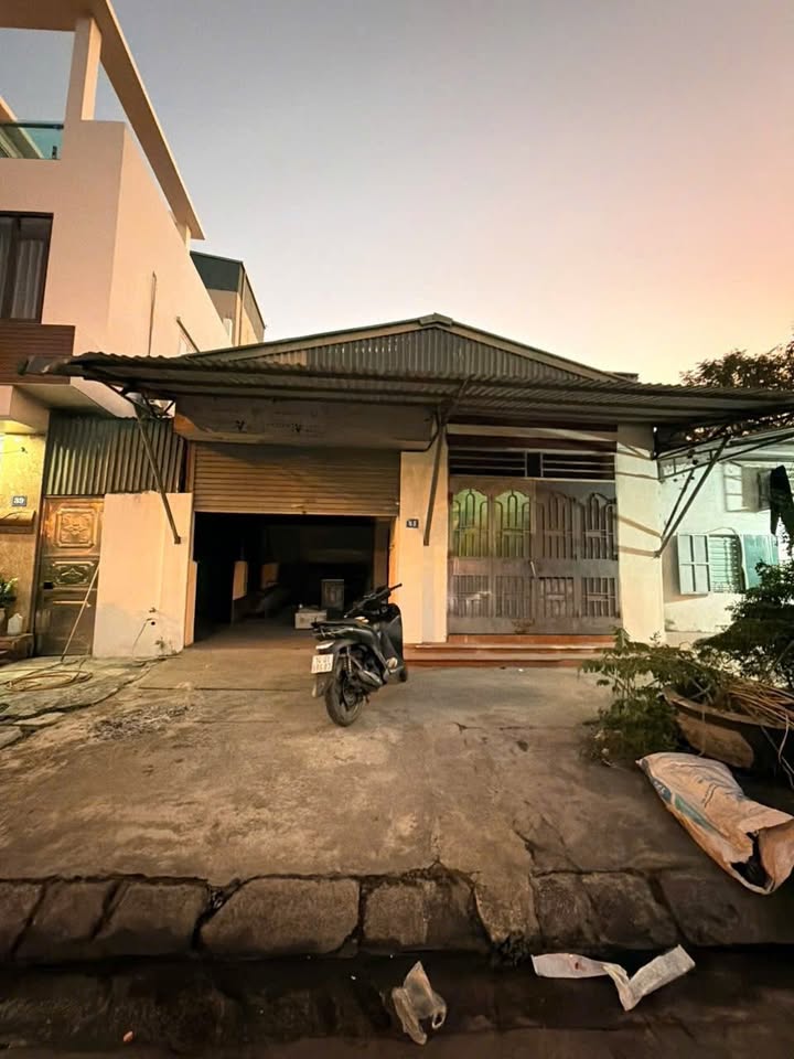 Nhà cấp 4 cho thuê tại Phường Cao Xanh - Diện tích rộng, giá chỉ 3 triệu/tháng