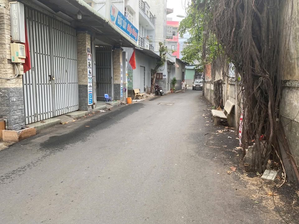Nhà cấp 4 hẻm xe tải Nam Hòa, Phước Long A 74m² giá 5 tỷ - Tiện xây mới ngay!