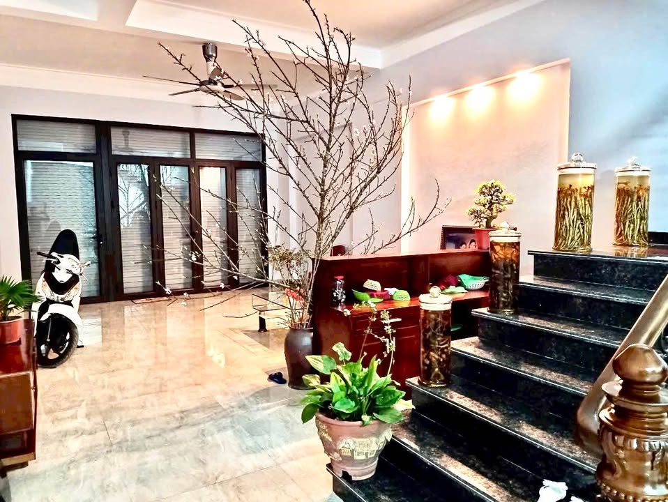 Nhà 3 tầng khu đô thị xanh Lạc Long Quân 86m² giá 7 tỷ - Kinh doanh tốt!