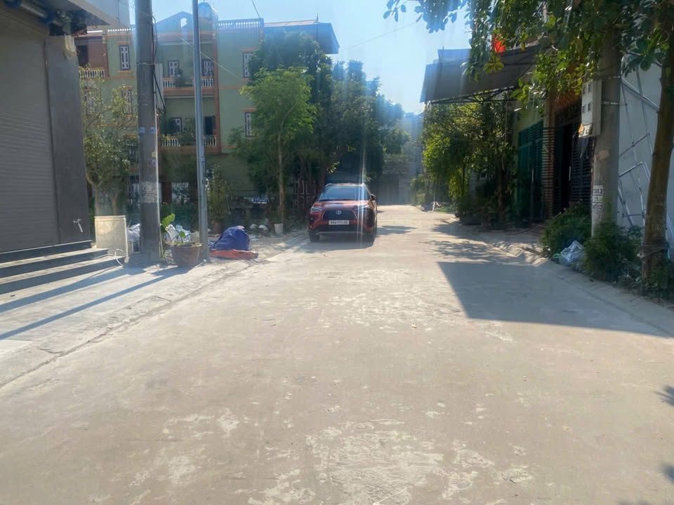 Đất nền Gia Lâm 81m² giá 3.5 tỷ - Sổ đỏ chính chủ, khu vực thoáng đãng!