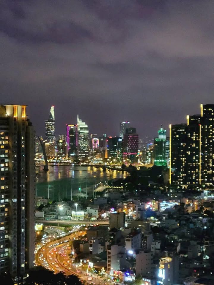 Căn hộ Vinhomes Central Park Quận Bình Thạnh 100m² giá 15.5 tỷ - View Thành Phố tuyệt đẹp!