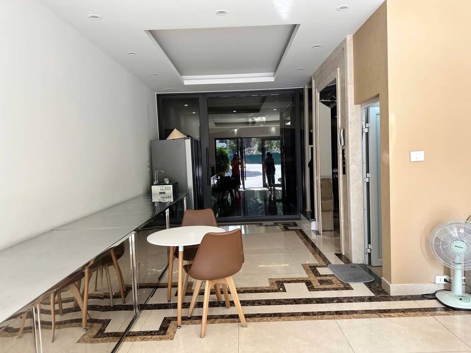 Căn hộ cho thuê Vinhome Hạ Long - Thang máy, nội thất đẹp, vị trí kinh doanh lý tưởng!