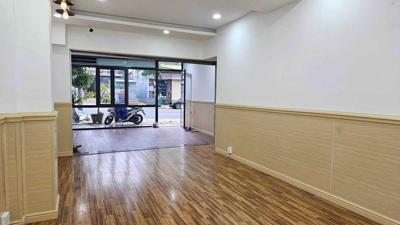 Cho thuê mặt bằng Trần Phú Bảo Lộc 100m² giá 15 triệu - Phù hợp làm văn phòng, spa, café!