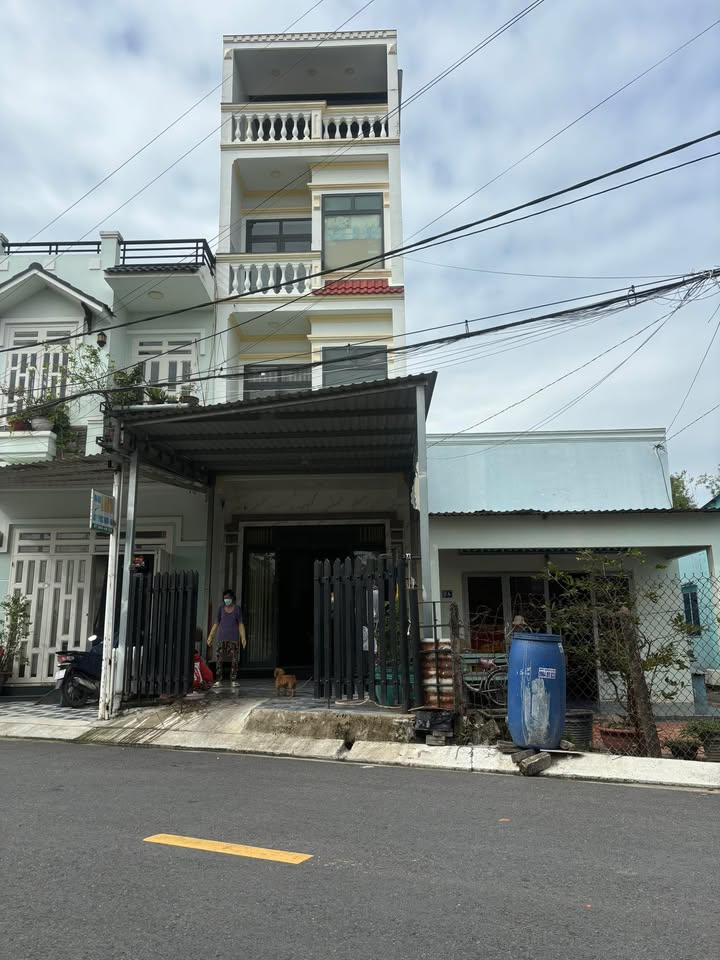 Nhà mặt tiền đường số 10, Thị trấn Củ Chi 80m² giá 4 tỷ - Sổ hồng đầy đủ, thuận tiện kinh doanh!