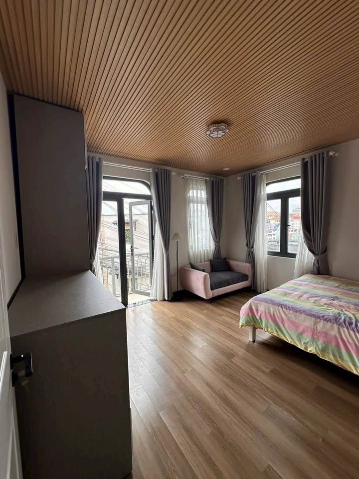 Nhà phố Đà Lạt 70m² giá 2.7 tỷ - Nội thất đầy đủ, sẵn sàng ở ngay!