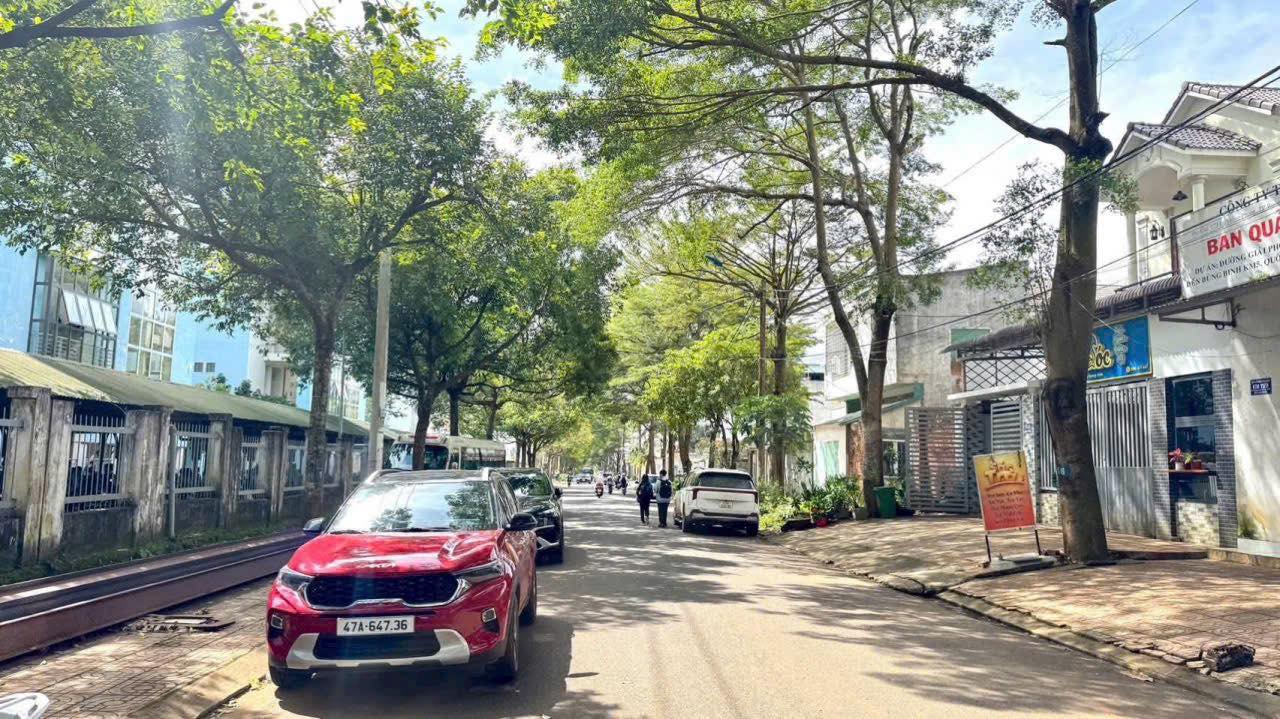 Nhà phố đường Trương Quang Tuân, Buôn Ma Thuột 115m² giá 7.6 tỷ - Mặt tiền rộng, vị trí đắc địa!