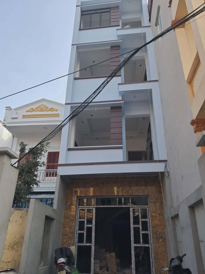 Nhà mặt phố Văn Cao, 80.6m² giá 4.6 tỷ - Kinh doanh đắc địa, ô tô đỗ cửa!