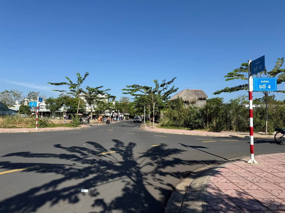 Đất nền đường số 12, KDC Phường 4, Cao Lãnh 81m² giá 2.3 tỷ - Gần chợ, trường học!