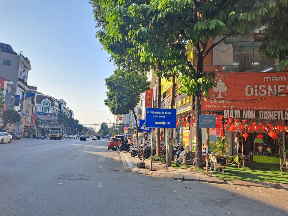 Nhà 4 tầng ngay cổng trường Hàn Thuyên Bắc Ninh, 75m² giá 13 tỷ - Đầu tư sinh lời ngay!