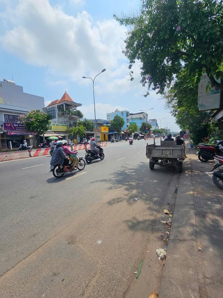 Mặt tiền Lê Trọng Tấn, Tân Phú 98m² giá 15 tỷ - Đầu tư sinh lời tốt!