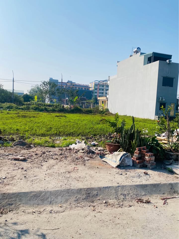 Đất TĐC Vũ Lạc Thái Bình 73.6m² giá 1.6 tỷ - Sổ đỏ đầy đủ, vị trí đẹp!