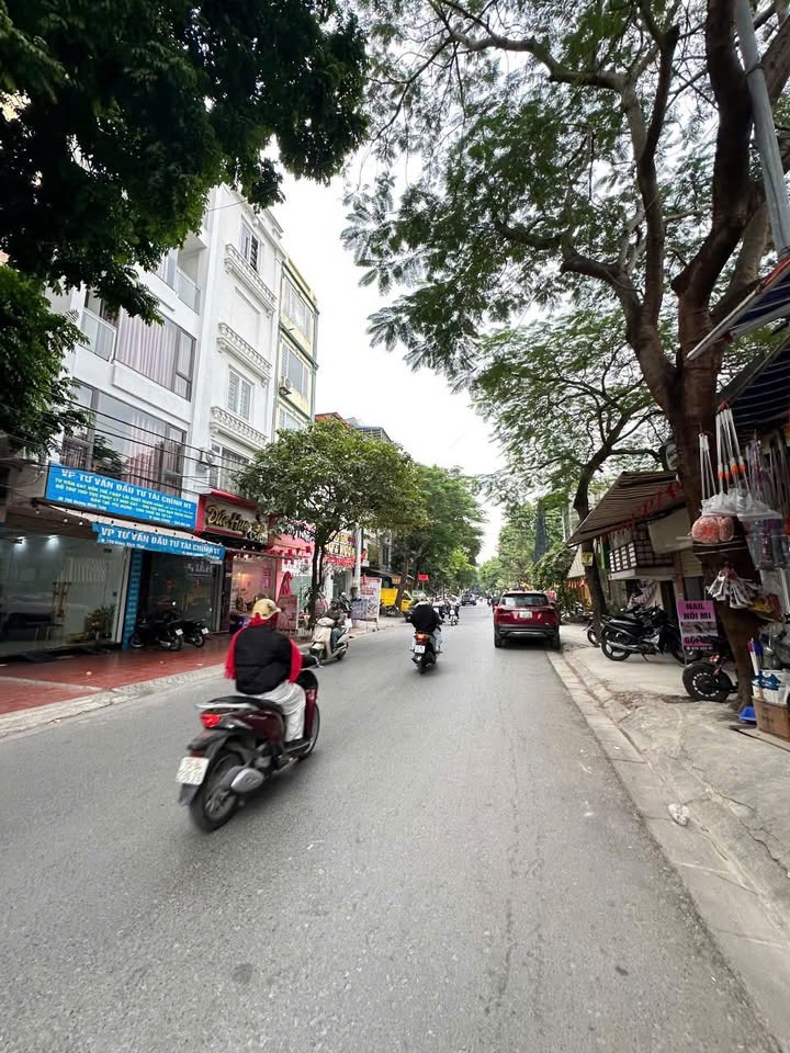 Nhà mặt đường Hoàng Minh Thảo, Hải Phòng 204m² giá 12 tỷ - Vị trí sầm uất, sẵn sàng vào ở!