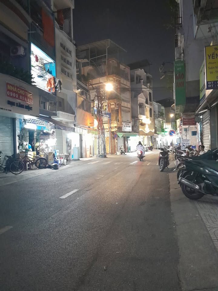 Bán gấp FrontHouse mặt tiền Vườn Chuối, Quận 3, 23m² giá 9.9 tỷ - Kinh doanh sầm uất!