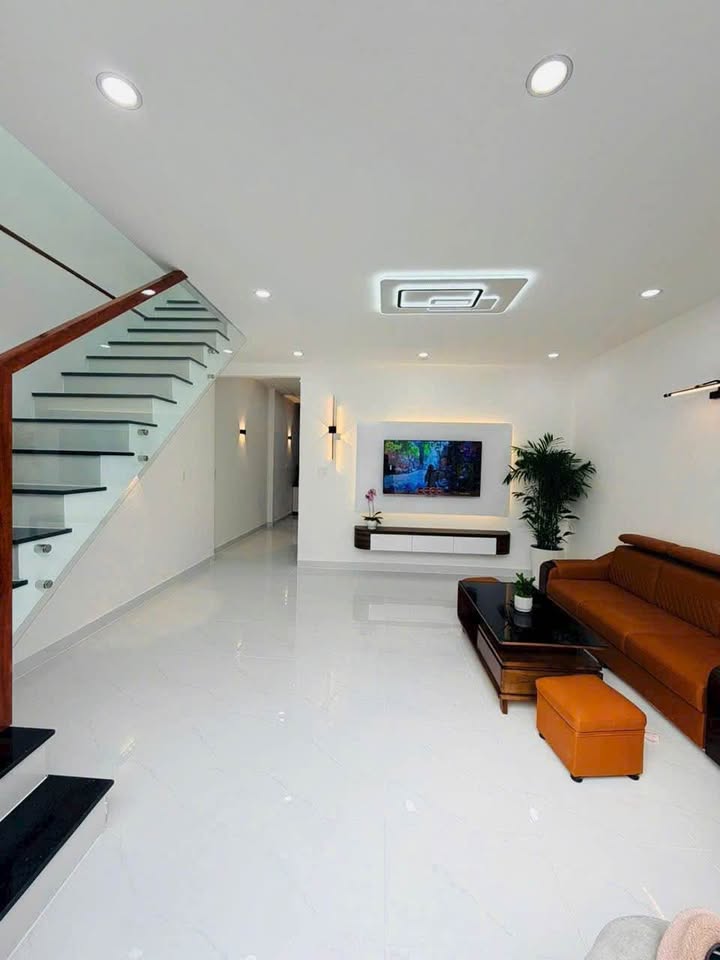 Nhà phố Đà Lạt 60m² giá 2.6 tỷ - Đường ô tô vào tận nơi!