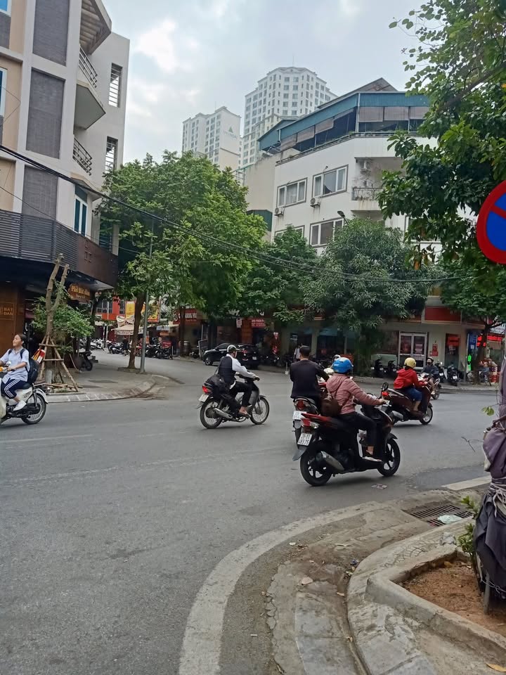 Townhouse liền kề Văn Quán, 80m² giá 20 tỷ - Vị trí đắc địa không thể bỏ qua!