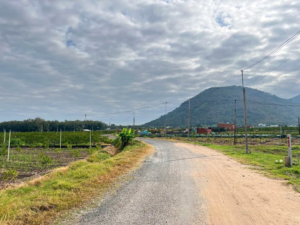 Đất nền Phường Ninh Sơn, Tây Ninh 130m² giá chỉ 329 triệu - View núi phong thủy tuyệt đẹp!