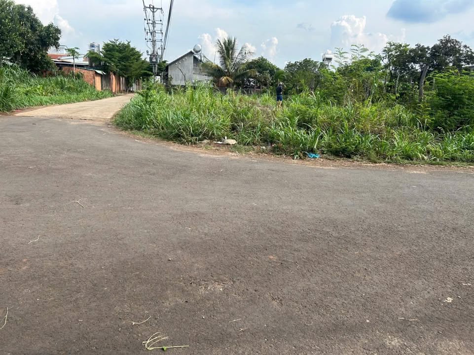 Đất nền 2 mặt tiền tại Buôn Hồ 4278m² giá 2.5 tỷ - Cơ hội đầu tư tuyệt vời!