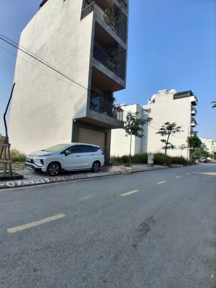 Đất nền Đằng Giang, Hải Phòng 303.75m² giá 5.94 tỷ - Vị trí đắc địa, tiện ích đầy đủ!