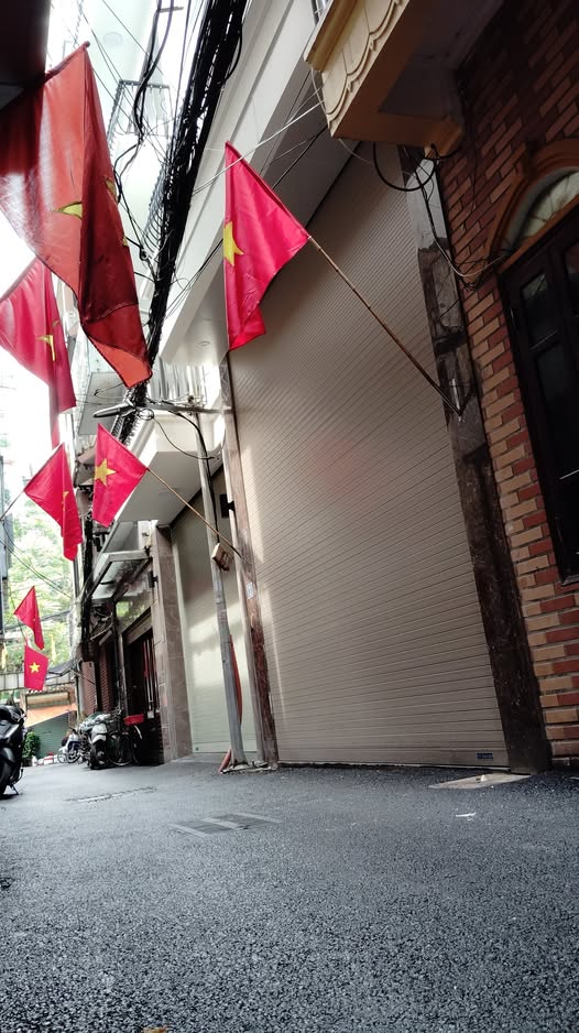 Nhà 6 tầng Vương Thừa Vũ 48m² giá 16 tỷ - Tặng nội thất cao cấp!