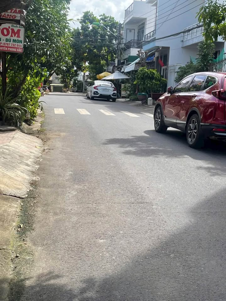 Bán nhà mặt tiền Nguyễn Phong Sắc, Nha Trang 73m² giá 4,5 tỷ - Hướng Nam, bớt lộc nhanh chóng!