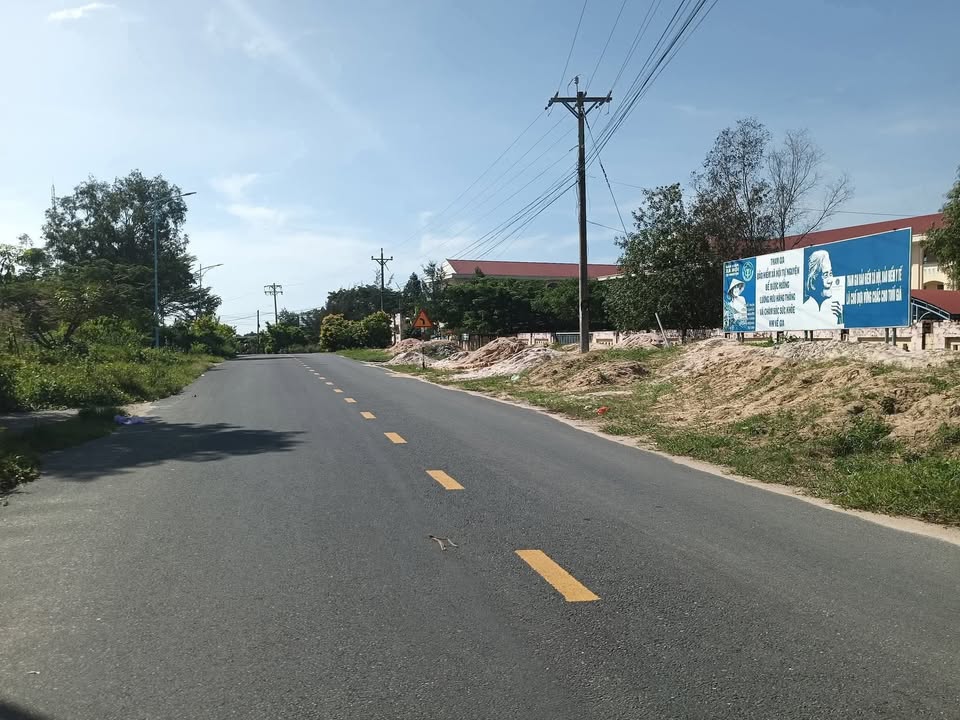 Nhà bán Tân Bình, La Gi 162m² giá 900 triệu - Hướng Đông mát mẻ!