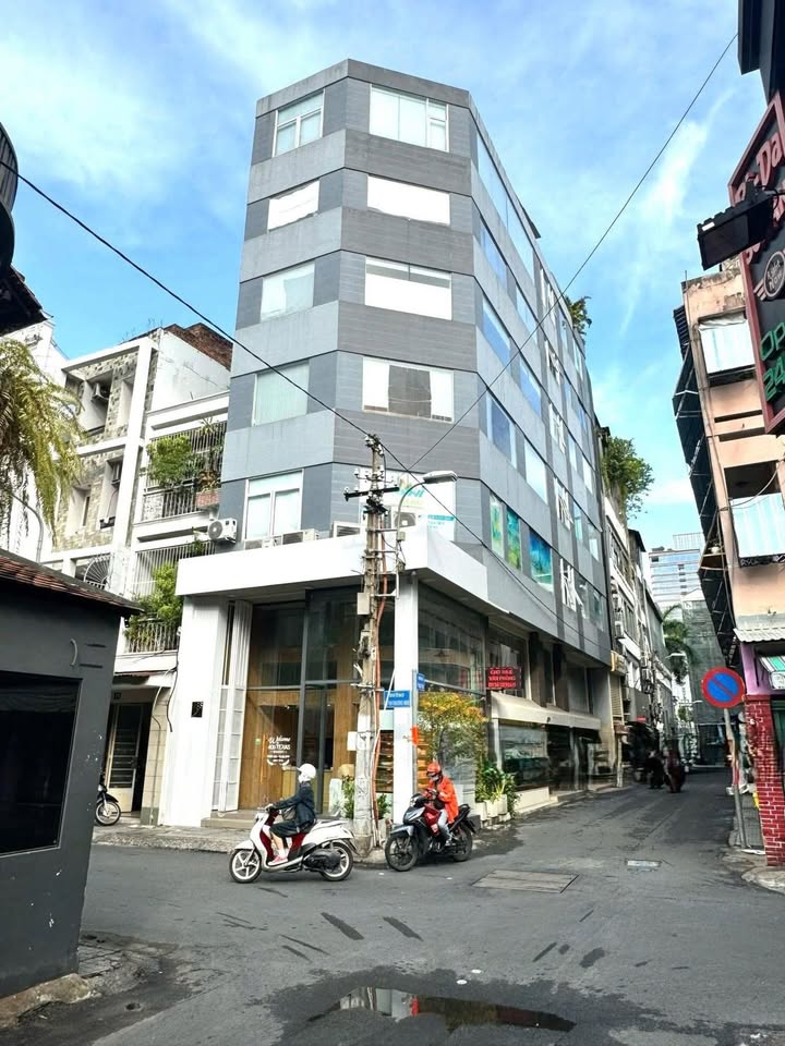 Cho thuê tòa nhà góc 2 mặt tiền Huỳnh Khương Ninh 100m² giá 150 triệu - Sẵn sàng kinh doanh ngay!