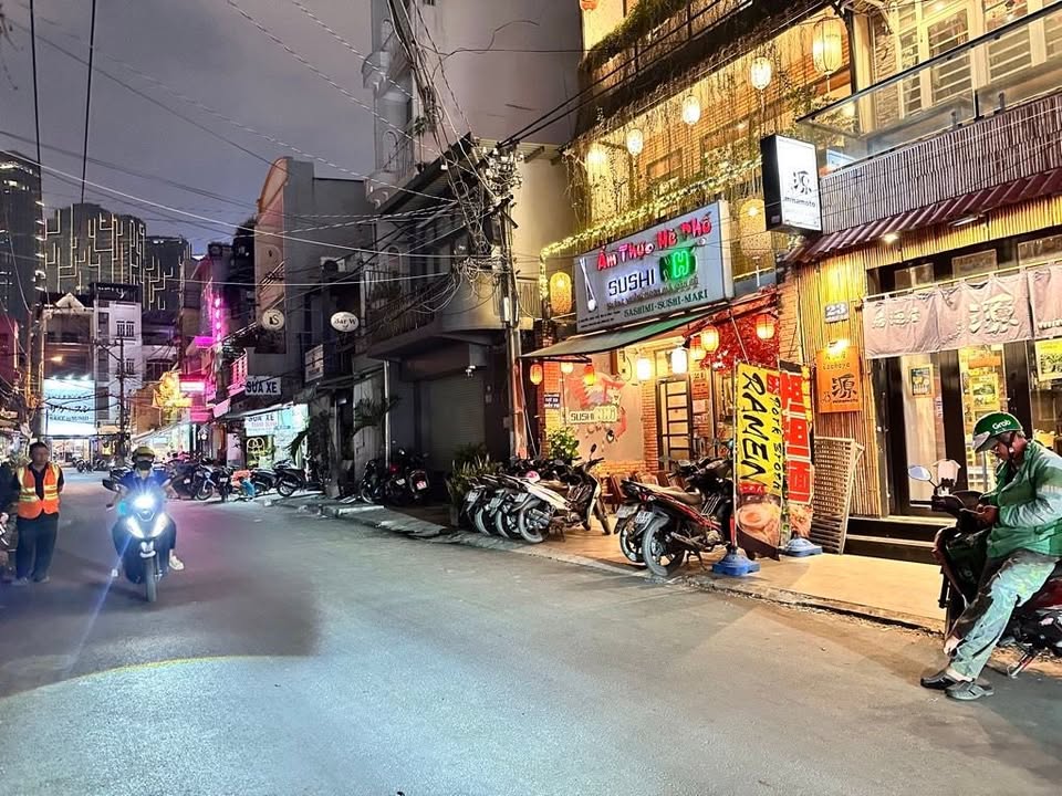 Nhà mặt tiền Nguyễn Công Trứ, Bình Thạnh 46.8m² giá 17.5 tỷ - Kinh doanh sầm uất khu phố Nhật!