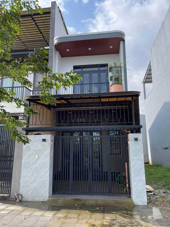 Nhà cho thuê 2 tầng đường 19,5m tại Huế - Nhà mới đẹp, đầy đủ nội thất!