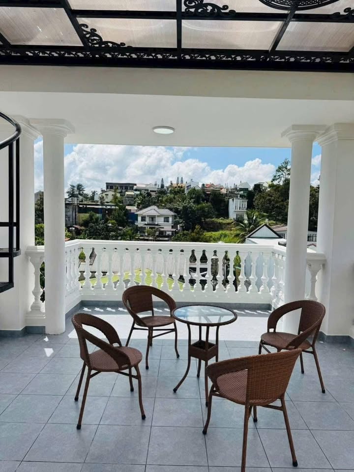 Nhà 88 Quang Trung, Bảo Lộc 100m² giá 3.75 tỷ - Nhà siêu đẹp, full nội thất!