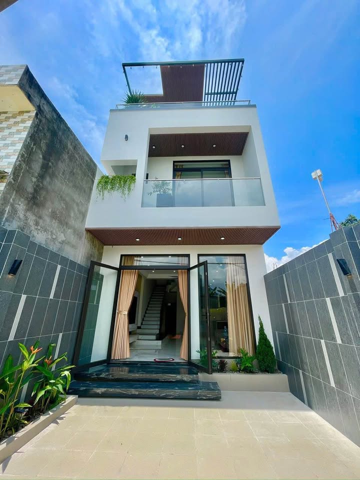 Nhà đẹp tại Khu Dân Cư Cầu Long Hải Yến 100m² giá 3.3 tỷ - An ninh, tiện nghi đầy đủ!