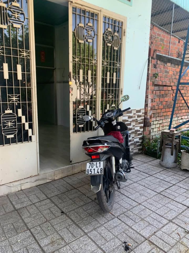 Nhà cho thuê tại Hẻm 7A Đường Lạc Long Quân 50m² - Sân rộng, tiện nghi cho gia đình!