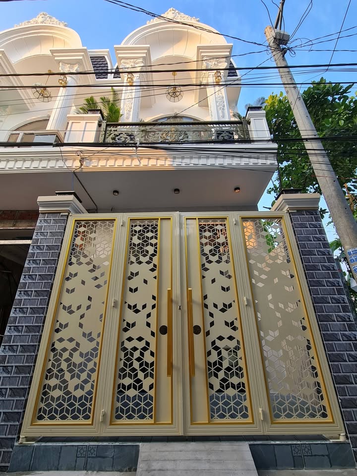 Nhà lầu mới xây gần Đại học Y Dược Cần Thơ 70m² giá 3.99 tỷ - Nội thất cao cấp tặng kèm!