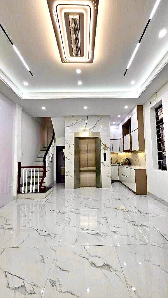 Nhà 5 tầng Bạch Mai 35m² giá 10.8 tỷ - Sổ đỏ chính chủ, thiết kế hiện đại!