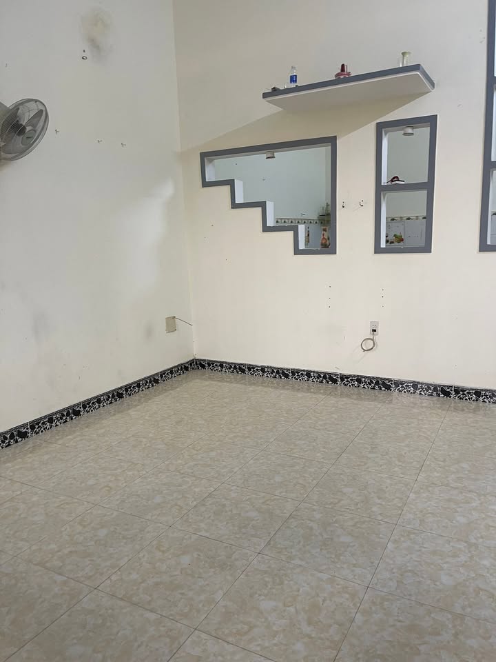 Nhà bán tại phường Quang Trung, Kon Tum 120m² giá 1.6 tỷ - Đường rộng, thoáng mát!