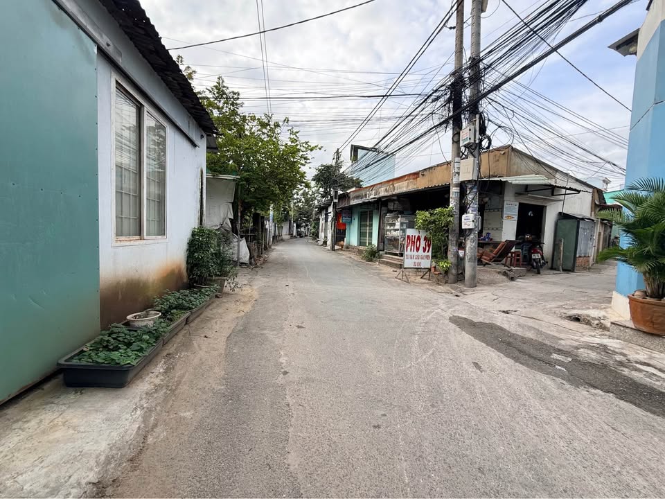 Nhà 1 trệt 1 gác suốt tại phường Trung Dũng, 40m² giá 1.75 tỷ - Tiện ích đầy đủ!