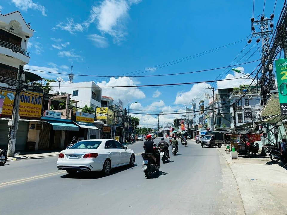 Nhà phố kinh doanh mặt tiền đường 2/4 Ninh Hòa 112.7m² giá chỉ 11 tỷ - Đầu tư sinh lời ngay!