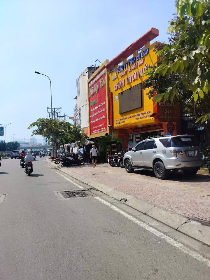 Nhà mặt tiền Nguyễn Hữu Cảnh, Bình Thạnh 35m² giá 11 tỷ - Kinh doanh sầm uất ngay vị trí vàng!