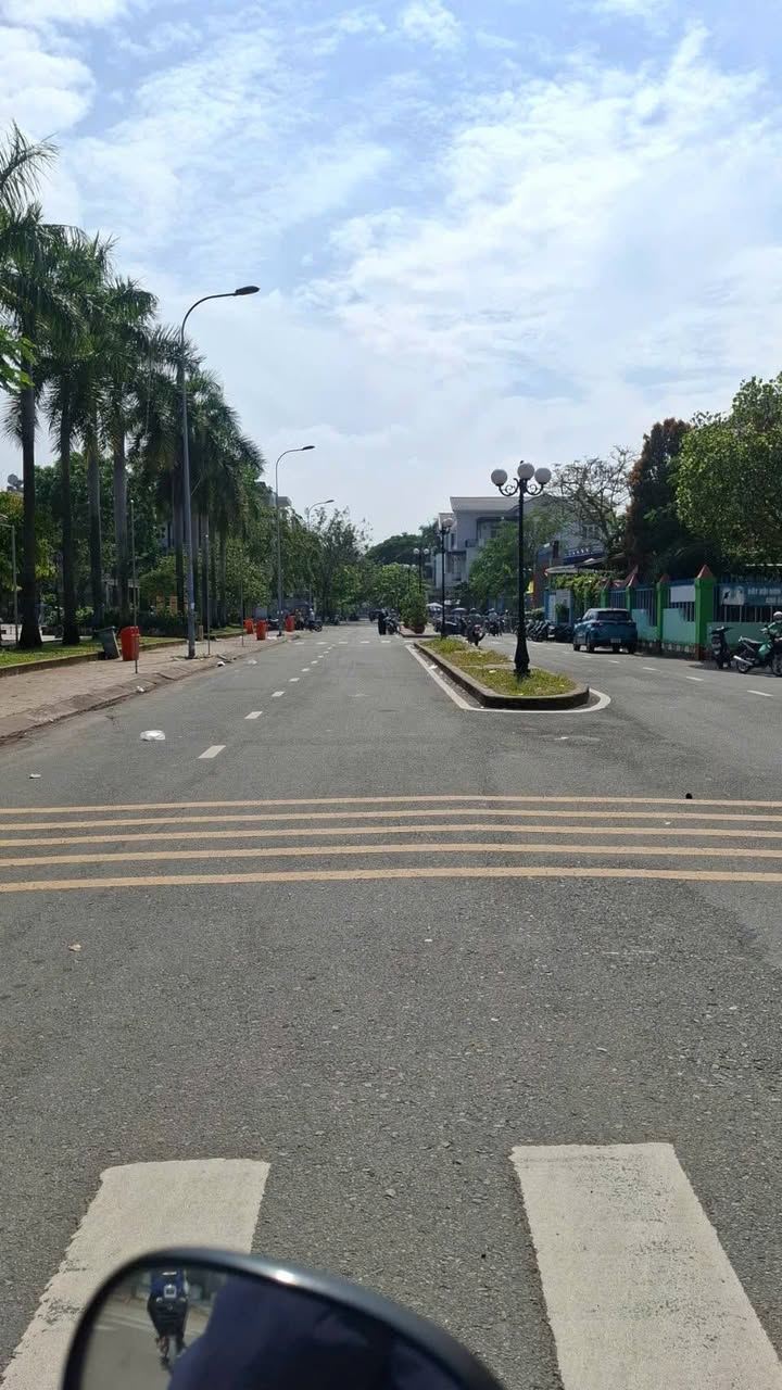 Nhà mặt tiền phường Vĩnh Phú 141m² giá 7,9 tỷ - Kinh doanh sầm uất ngay trung tâm!