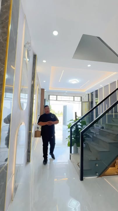 Nhà phố Bình Chánh 103m² giá 2.38 tỷ - Sổ hồng riêng, nội thất hiện đại!