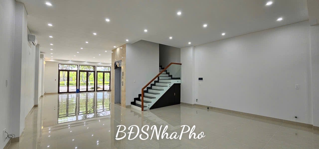 Cho thuê Shophouse mặt tiền Nguyễn Sinh Sắc 140m² - Địa điểm lý tưởng kinh doanh!