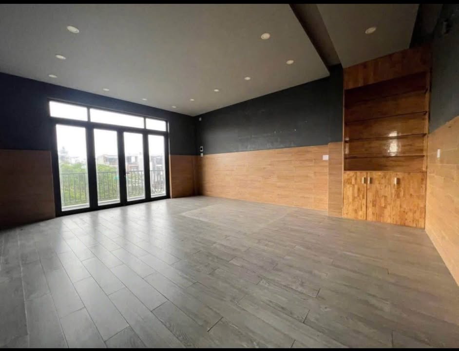 Cho thuê nguyên căn mặt tiền đường Thanh Niên, Quy Nhơn 135m² - Giá thương lượng hấp dẫn!