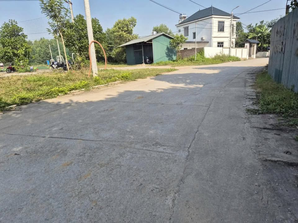 Đất nền xã Thanh Vân, huyện Tam Dương 180m² giá 1.3 tỷ - Vị trí đắc địa gần sân bóng